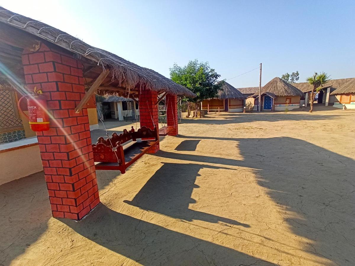 Kutir Craft Village Resort Bherandiāla Buitenkant foto