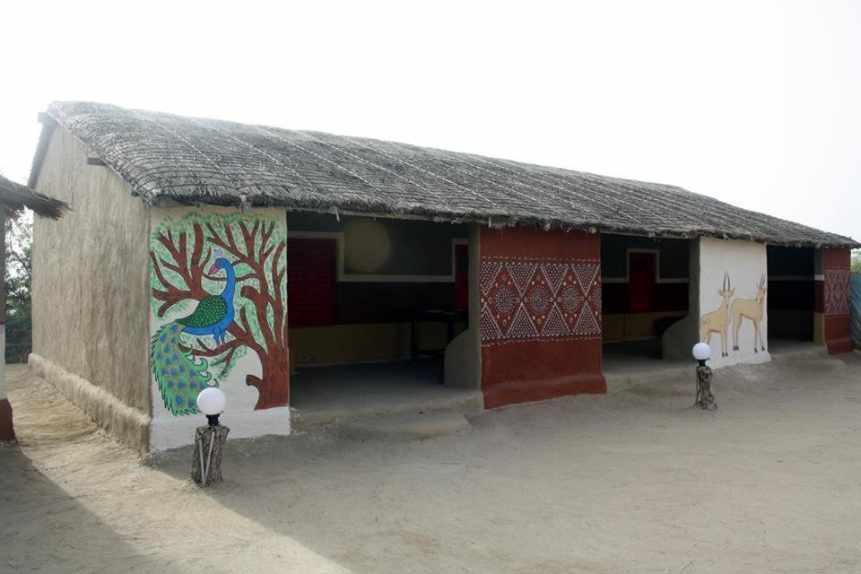 Kutir Craft Village Resort Bherandiāla Buitenkant foto