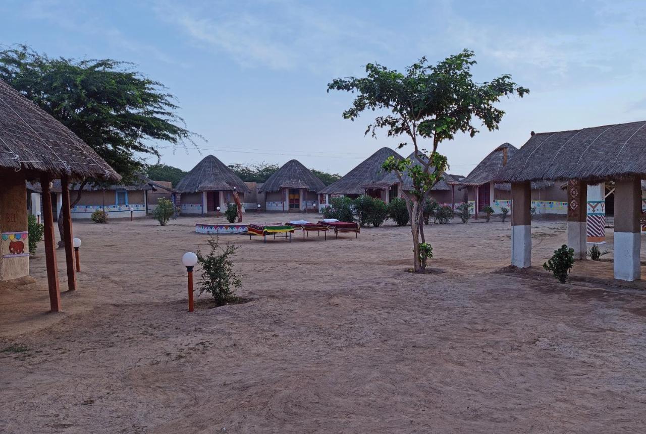 Kutir Craft Village Resort Bherandiāla Buitenkant foto