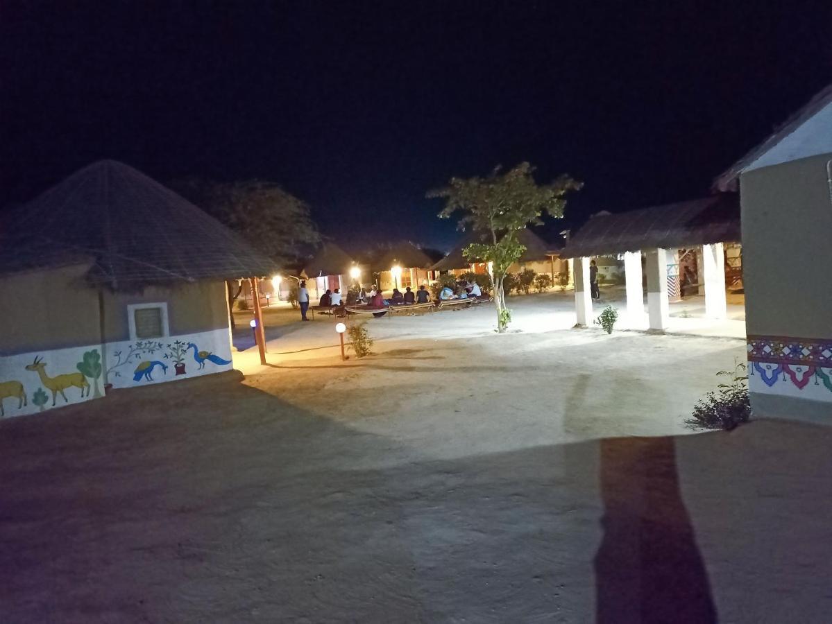 Kutir Craft Village Resort Bherandiāla Buitenkant foto
