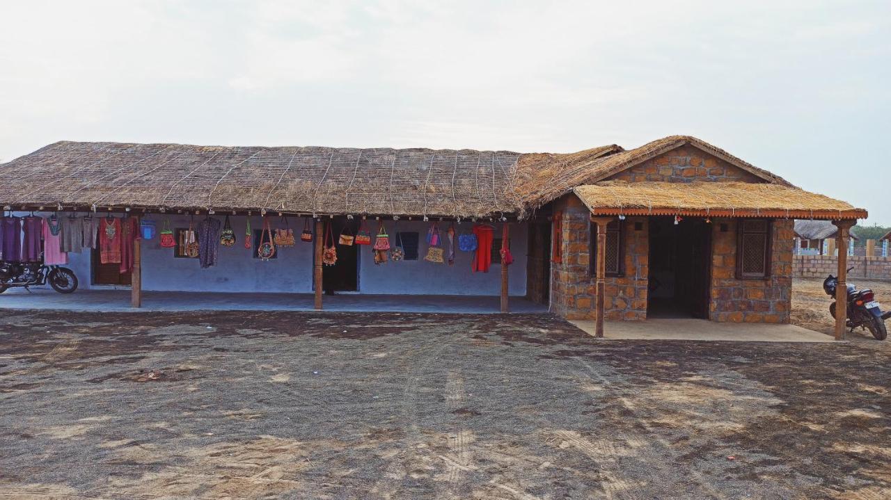 Kutir Craft Village Resort Bherandiāla Buitenkant foto