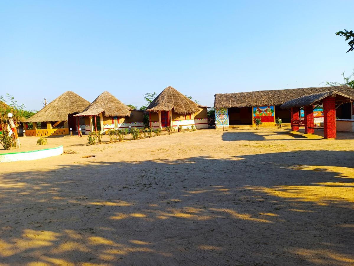 Kutir Craft Village Resort Bherandiāla Buitenkant foto