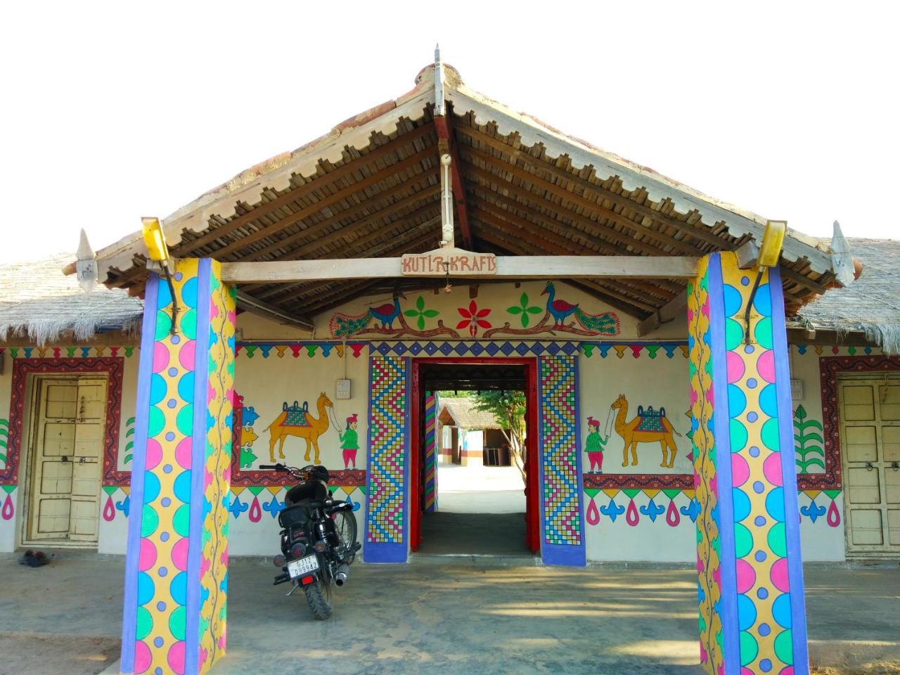 Kutir Craft Village Resort Bherandiāla Buitenkant foto