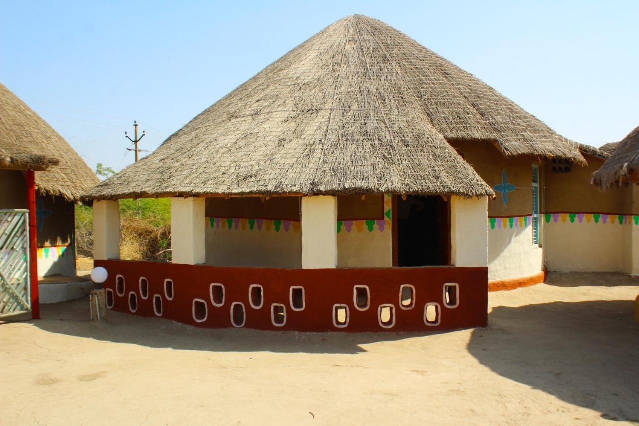 Kutir Craft Village Resort Bherandiāla Buitenkant foto